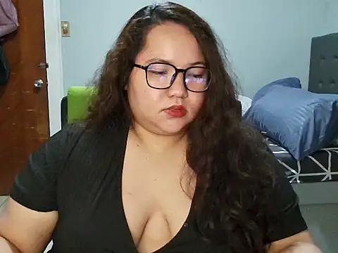 LianaCruzado online show from October 26, 2025, 3:12 pm