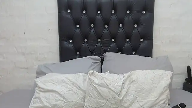 GlowGoddessxx online show from December 23, 2025, 10:03 am