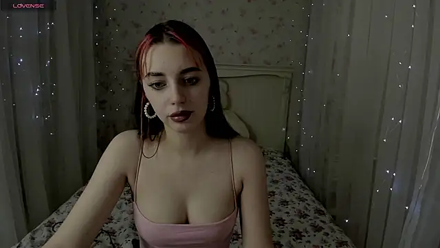 Snapshot of Leia_Moreno chatting on October 5, 2025, 3:30 am Leia Moreno online show from October 5, 2025, 3:30 am