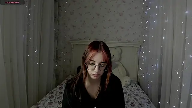 Snapshot of Leia_Moreno chatting on October 9, 2025, 3:56 pm Leia Moreno online show from October 9, 2025, 3:56 pm