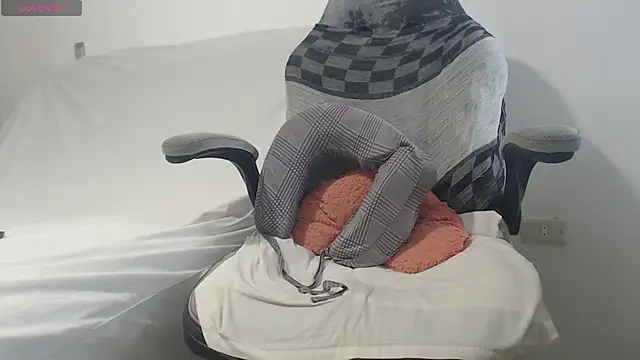 mia duvall online show from April 10, 2026, 3:19 pm