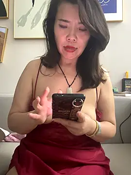 Snapshot of anna_yngs chatting on October 3, 2025, 1:23 pm anna yngs online show from October 3, 2025, 1:23 pm