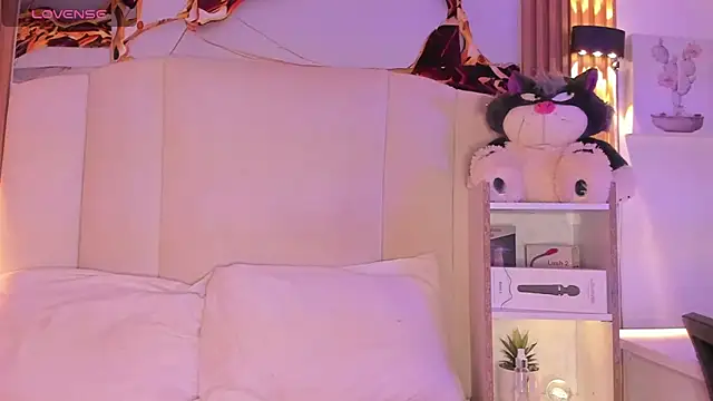 AgathaAtenea online show from October 3, 2025, 2:40 pm