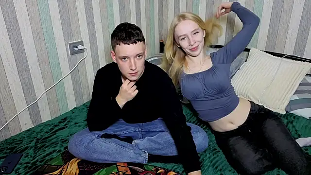 Snapshot of Emily0303 chatting on September 21, 2025, 6:13 pm Emily0303 online show from September 21, 2025, 6:13 pm