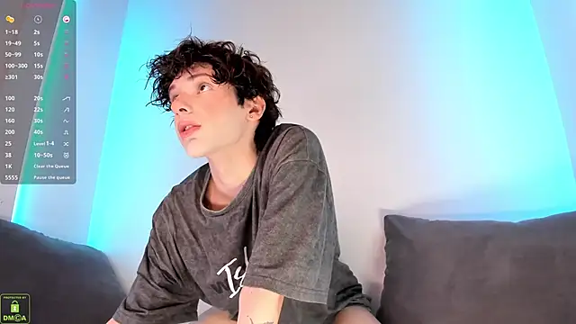 Snapshot of ColeStorm chatting on October 13, 2025, 8:32 pm ColeStorm online show from October 13, 2025, 8:32 pm