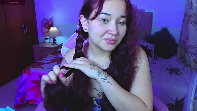 Snapshot of Leakitten chatting on October 7, 2025, 12:44 am Leakitten online show from October 7, 2025, 12:44 am