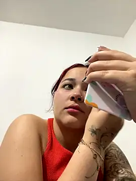 Leakitten online show from November 19, 2025, 1:49 am