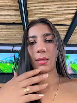 -juicy  online show from December 14, 2025, 9:42 pm