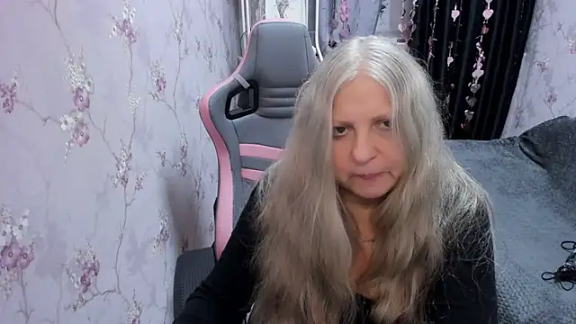Snapshot of silver_moon_light chatting on September 24, 2025, 5:52 pm silver moon light online show from September 24, 2025, 5:52 pm