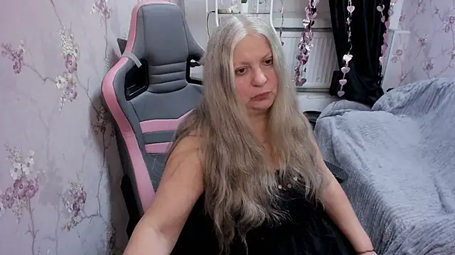 Snapshot of silver_moon_light chatting on October 19, 2025, 8:11 pm silver moon light online show from October 19, 2025, 8:11 pm