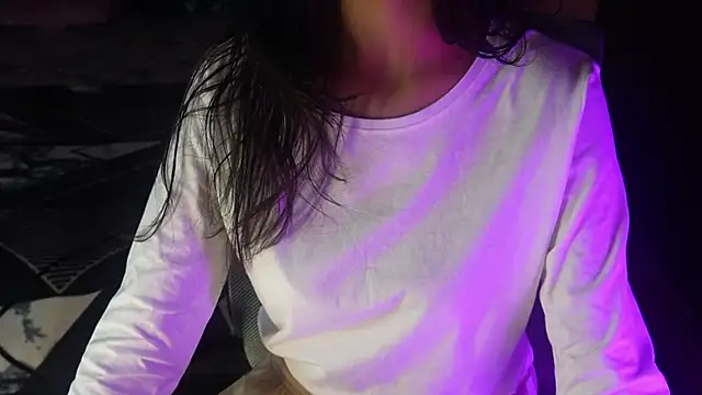 NidhiChandra online show from November 6, 2025, 1:37 pm