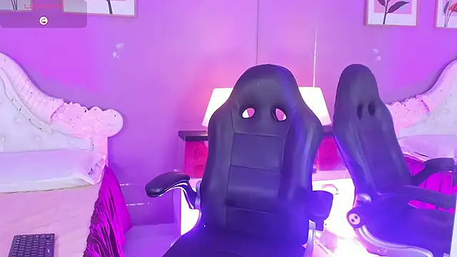 Bela Jones online show from October 25, 2025, 3:28 am