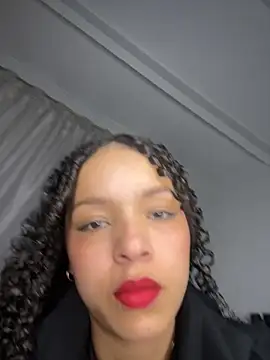 Snapshot of Yasmin777_ chatting on November 25, 2025, 11:48 pm Yasmin777 online show from November 25, 2025, 11:48 pm