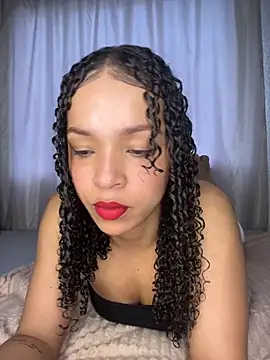 Snapshot of Yasmin777_ chatting on November 9, 2025, 9:52 pm Yasmin777 online show from November 9, 2025, 9:52 pm