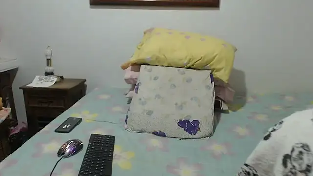 Snapshot of Miilu74 chatting on September 18, 2025, 3:48 pm Miilu74 online show from September 18, 2025, 3:48 pm