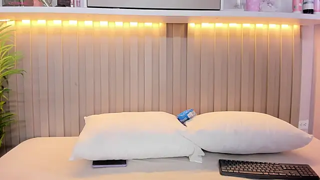 natalyWilliams online show from December 19, 2025, 12:18 pm