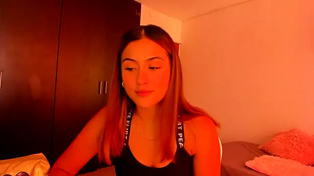 Snapshot of Ana__Pink chatting on October 25, 2025, 7:47 pm Ana Pink online show from October 25, 2025, 7:47 pm