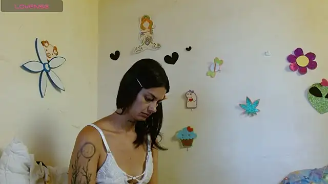 Snapshot of Akasha001 chatting on October 8, 2025, 2:40 pm Akasha001 online show from October 8, 2025, 2:40 pm