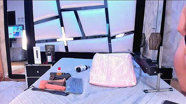 Snapshot of JuliaDavis_1 chatting on October 7, 2025, 4:13 am JuliaDavis 1 online show from October 7, 2025, 4:13 am