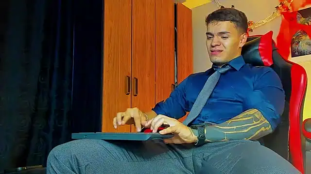 Snapshot of ALPHA_DOMINUS_ chatting on October 20, 2025, 3:30 am ALPHA DOMINUS  online show from October 20, 2025, 3:30 am