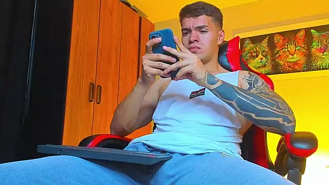 Snapshot of ALPHA_DOMINUS_ chatting on October 1, 2025, 4:28 am ALPHA DOMINUS  online show from October 1, 2025, 4:28 am