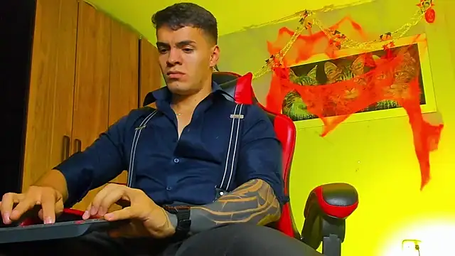 Snapshot of ALPHA_DOMINUS_ chatting on October 29, 2025, 4:00 am ALPHA DOMINUS  online show from October 29, 2025, 4:00 am