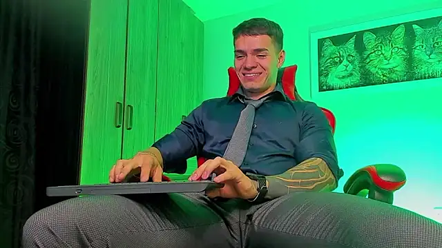 Snapshot of ALPHA_DOMINUS_ chatting on September 14, 2025, 4:02 am ALPHA DOMINUS  online show from September 14, 2025, 4:02 am