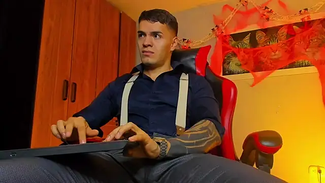 Snapshot of ALPHA_DOMINUS_ chatting on October 25, 2025, 4:00 am ALPHA DOMINUS  online show from October 25, 2025, 4:00 am