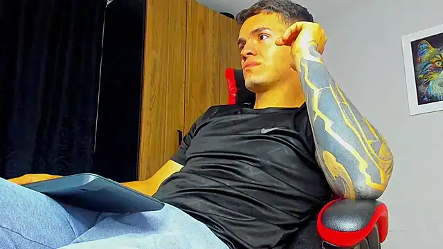 Snapshot of ALPHA_DOMINUS_ chatting on October 7, 2025, 3:24 pm ALPHA DOMINUS  online show from October 7, 2025, 3:24 pm