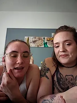 Snapshot of AndHerXO chatting on February 6, 2026, 12:56 pm AndHerXO online show from February 6, 2026, 12:56 pm