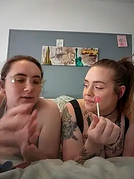 AndHerXO online show from June 3, 2026, 2:33 pm
