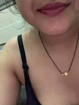 misharani00 online show from October 5, 2025, 9:11 am