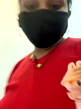 misharani00 online show from October 3, 2025, 6:37 am