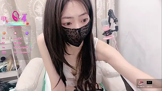 tuantuanle online show from December 2, 2025, 1:02 pm