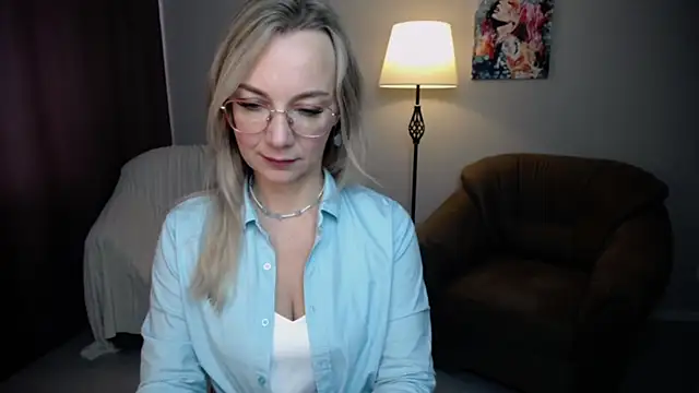 Ava Elior online show from September 17, 2025, 9:44 am