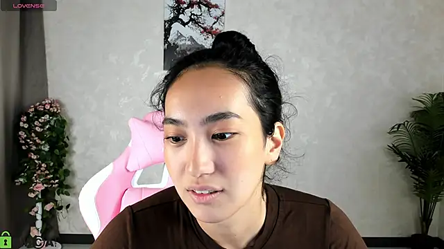 FlirtyAura online show from November 3, 2025, 3:45 am