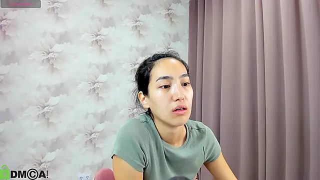 FlirtyAura online show from October 1, 2025, 3:55 am