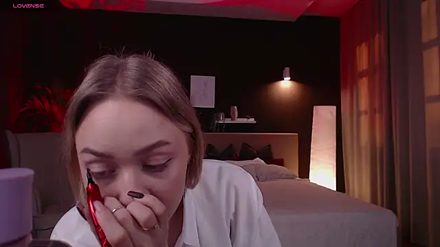 Pooja Hegde online show from October 1, 2025, 1:11 am