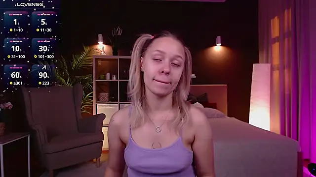 Pooja Hegde online show from September 30, 2025, 1:11 am