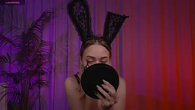 Pooja Hegde online show from October 8, 2025, 1:18 am