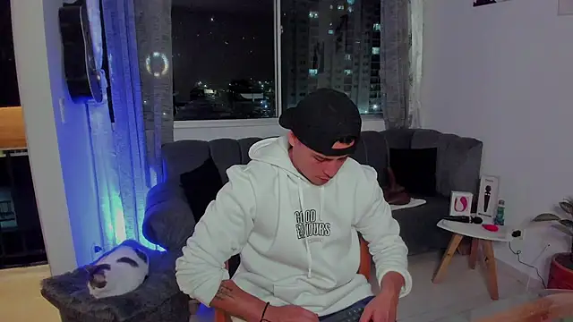 connorsmiith online show from September 22, 2025, 2:50 am