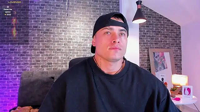 connorsmiith online show from October 1, 2025, 11:36 am