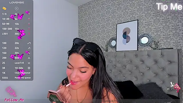Grace Hollis online show from September 15, 2025, 5:02 pm
