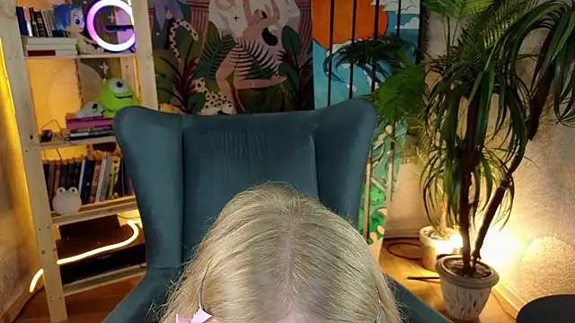 BarbieRichy online show from September 18, 2025, 5:21 am