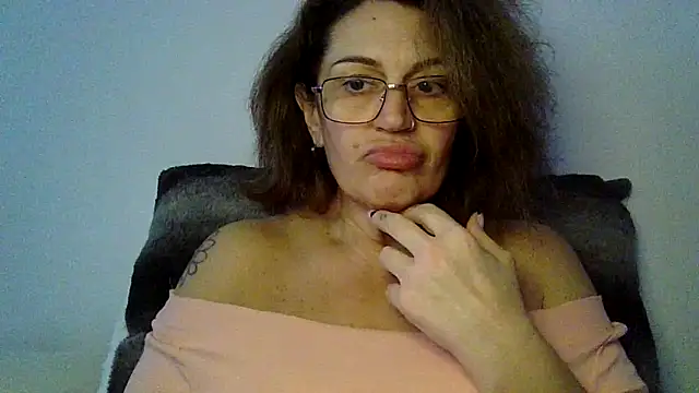 RubyyRosee online show from November 6, 2025, 2:21 pm