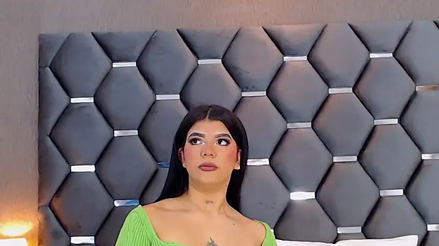 Snapshot of MelodyCarsson chatting on December 21, 2025, 12:29 pm MelodyCarsson online show from December 21, 2025, 12:29 pm