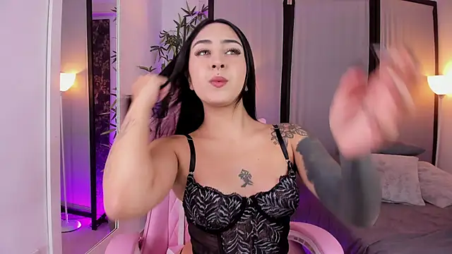 Snapshot of ChloeShade chatting on October 24, 2025, 8:08 pm ChloeShade online show from October 24, 2025, 8:08 pm