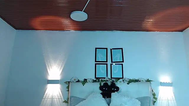 Megan 05  online show from November 22, 2025, 7:35 pm