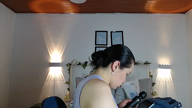 Megan 05  online show from September 20, 2025, 6:57 pm