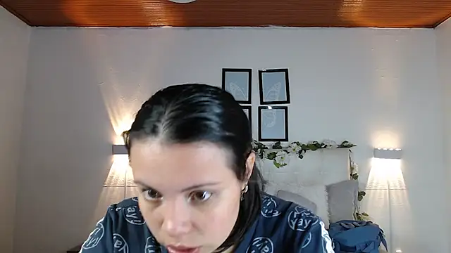 Megan 05  online show from October 15, 2025, 6:27 pm